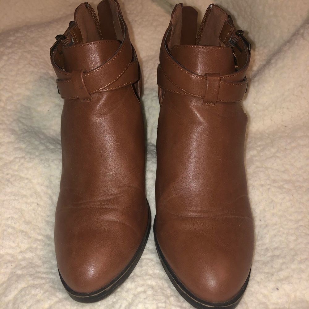 Brown booties, size 8 super cute!